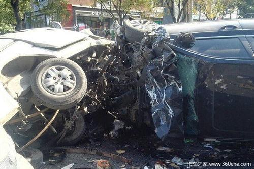 车祸现场视频集锦,惊心动魄！车祸现场视频集锦回顾